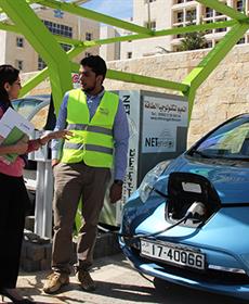 الطاقة المتجددة والسيارات الكهربائية: الأردن يتراجع بعد تقدمه عالمياً