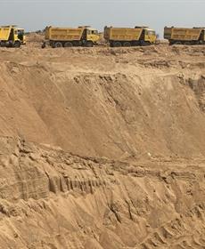 مافيا الرمال من الصين إلى المغرب: 50 مليار طن سنوياً من الشواطئ والأنهار والجبال