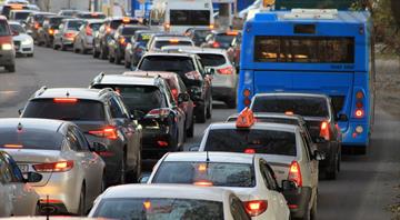EU not buckling to pressure over car CO2 rules, climate chief says EU not buckling to pressure over car CO2 rules, climate chief says