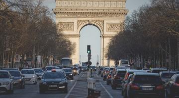 Paris aims to drive out large SUVs by increasing parking fees