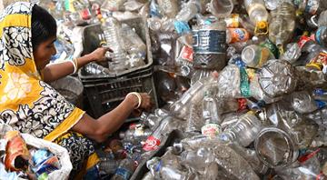Countries gather to thrash out deal on 'plastic crisis'