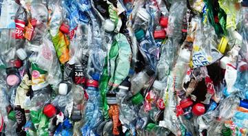 U.S. plastic recycling rate drops to close to 5% - report U.S. plastic recycling rate drops to close to 5% - report
