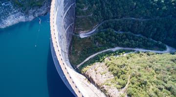 Global water reservoir volumes decline despite construction boom -study