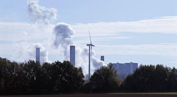 Air pollution causing 1,100 cases a year of main form of lung cancer in UK Air pollution causing 1,100 cases a year of main form of lung cancer in UK