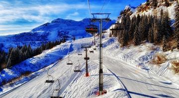 Climate crisis means quarter of European ski resorts face scarce snow