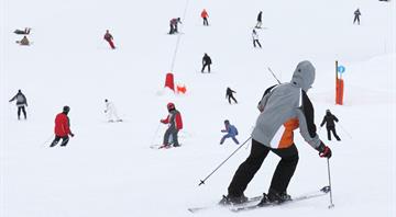 Skiers leaving ‘forever chemicals’ on pistes, study finds