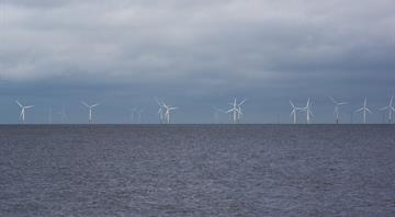 Labour lifts Tories’ ‘absurd’ ban on onshore windfarms