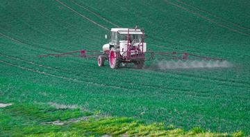 EU environmental watchdog criticises calls to stall pesticides cut