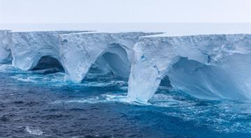 World's biggest iceberg spins in ocean trap