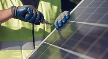 On farmland and on rooftops, Iraqis turn to solar as power grid falters