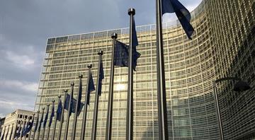 EU moves towards limiting carbon emissions from shipping