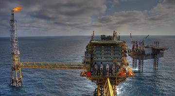 Britain commits to hundreds of North Sea oil and gas licences