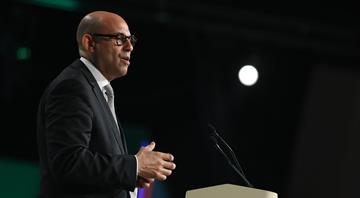 UN pushes nations to submit overdue climate plans