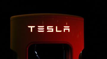 Tesla unveils details of a 100-year battery