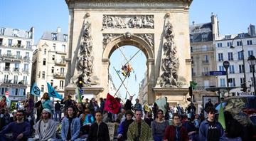 Climate change activists block central Paris square