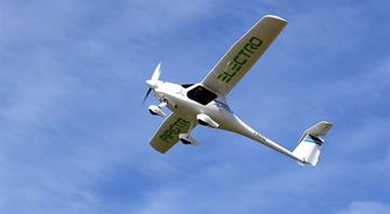 Major climate benefits with electric aircraft