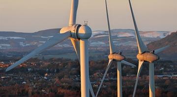 UK windfarms generate record amount of electricity during Storm Malik