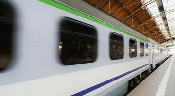 Almost half of EU’s busiest flight routes are ‘hard or impossible’ to book on trains – report 