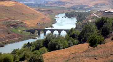 ‘No water, no life’: Iraq’s Tigris River in danger of disappearing