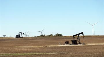 Colombia climate conference highlights lack of financing for shift from fossil fuels